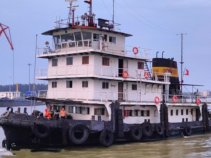 Толкающий буксир